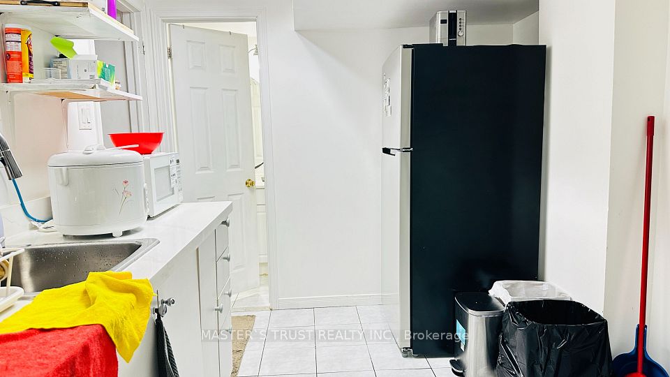 112 Mintwood Drive LOWER, Toronto, ON M2M 3A8 8