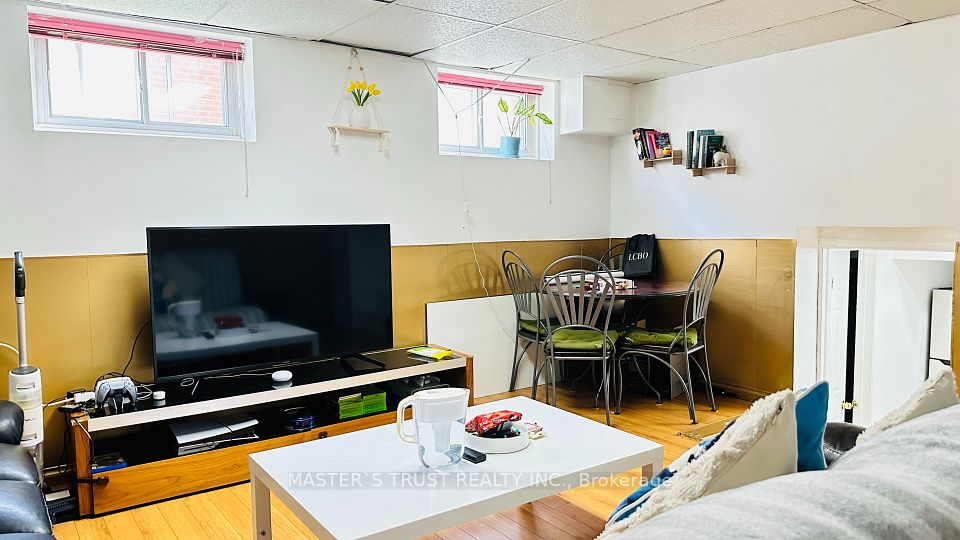 112 Mintwood Drive LOWER, Toronto, ON M2M 3A8 2