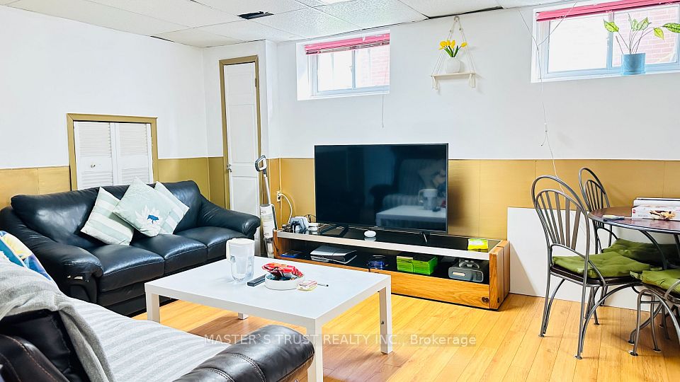 112 Mintwood Drive LOWER, Toronto, ON M2M 3A8 3