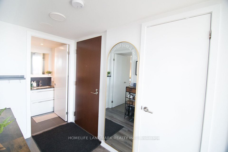 120 Varna Drive 1017, Toronto, ON M6A 0B3 8