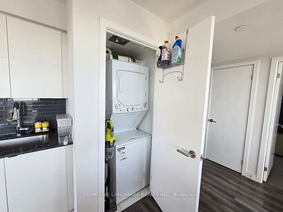 120 Varna Drive 1017, Toronto, ON M6A 0B3 19