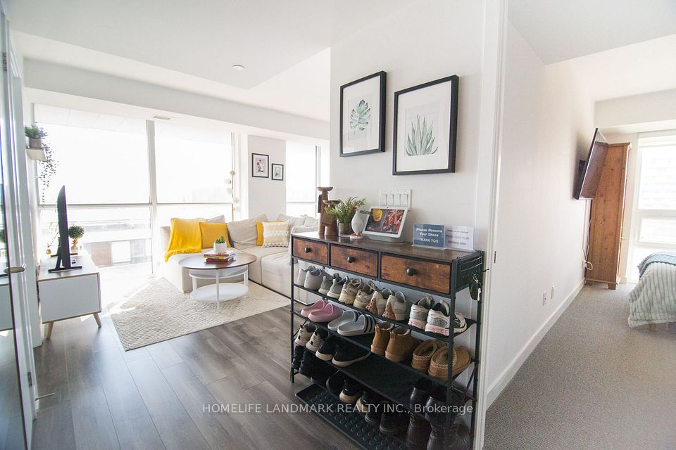 120 Varna Drive 1017, Toronto, ON M6A 0B3 7