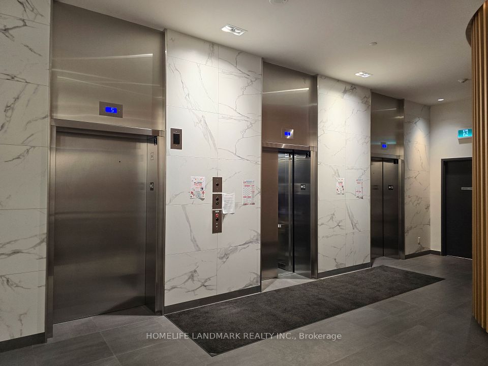 120 Varna Drive 1017, Toronto, ON M6A 0B3 6