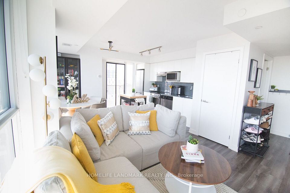 120 Varna Drive 1017, Toronto, ON M6A 0B3 13