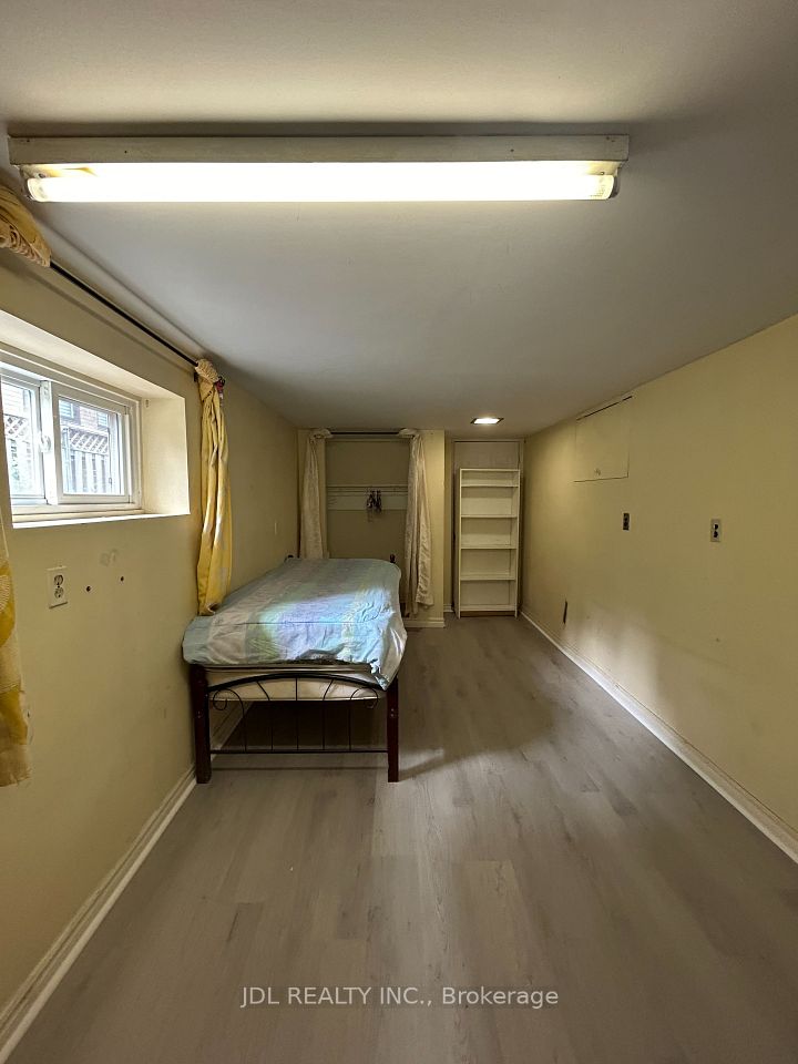 186 Wilfred Ave Avenue masterbedroom walkoutbsmt, Toronto, ON M2N 5C9 2