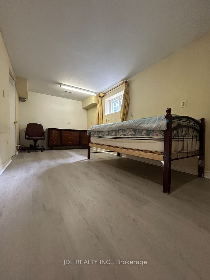 186 Wilfred Ave Avenue masterbedroom walkoutbsmt, Toronto, ON M2N 5C9 5