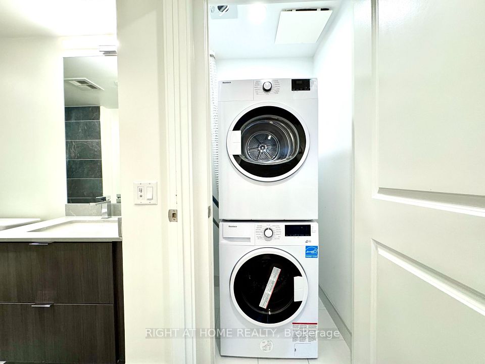 395 Bloor Street E 3705, Toronto, ON M4W 0B4 22