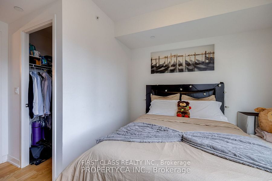 1 The Esplanade 906, Toronto, ON M5A 0A8 5