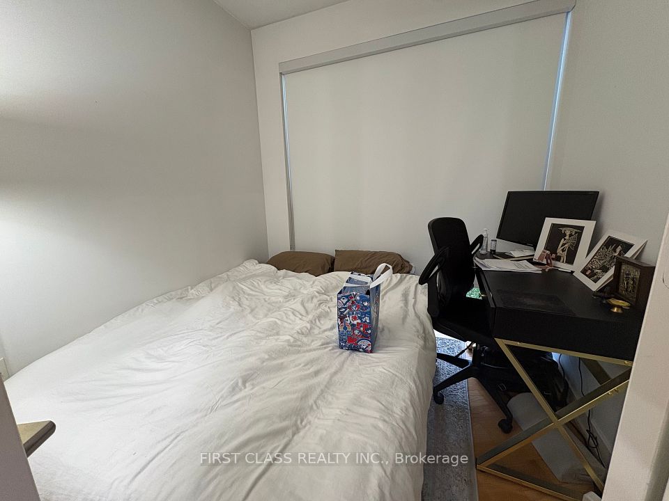1 The Esplanade 906, Toronto, ON M5A 0A8 7
