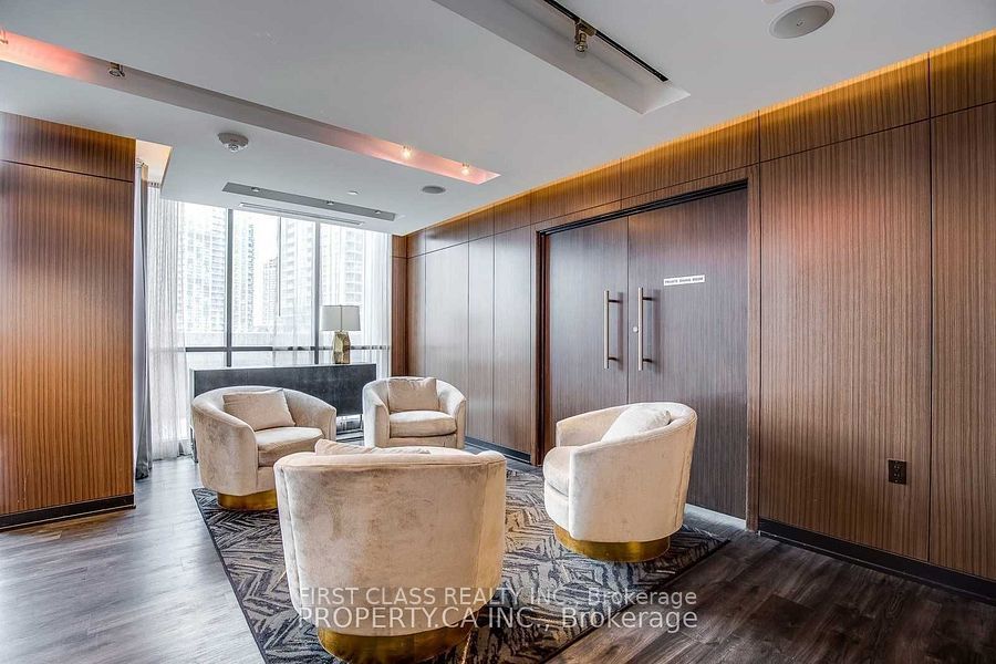 1 The Esplanade 906, Toronto, ON M5A 0A8 13