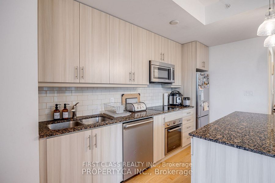 1 The Esplanade 906, Toronto, ON M5A 0A8 9