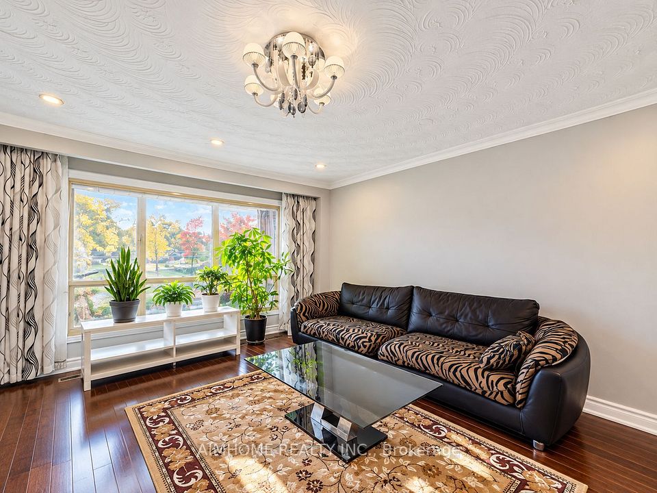 46 Chalet Road, Toronto, ON M2J 3V4 5