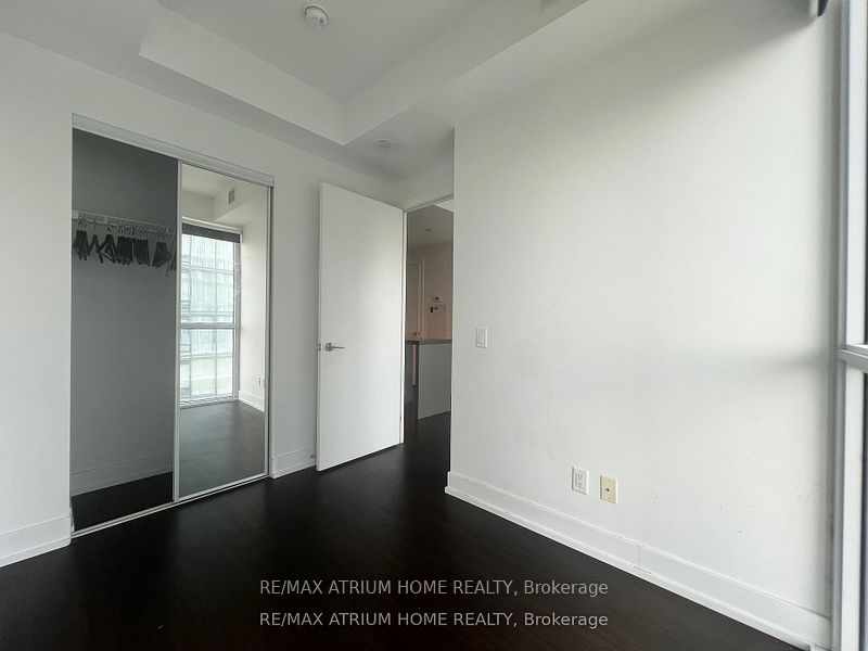 7 Grenville Street 4101, Toronto, ON M4Y 0E9 8