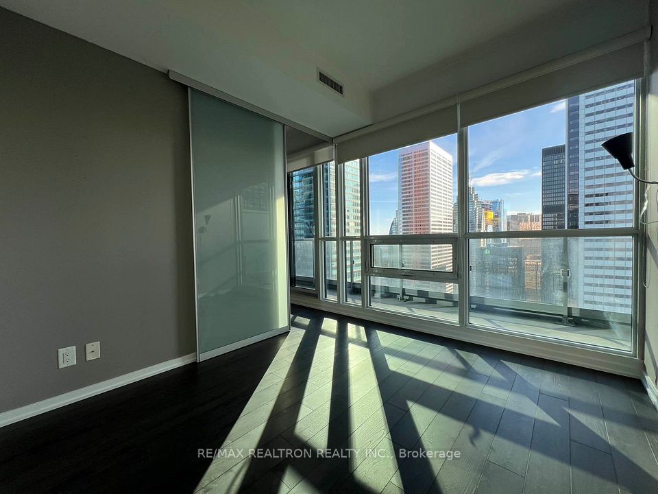 70 Temperance Street 4707, Toronto, ON M5G 1P7 8