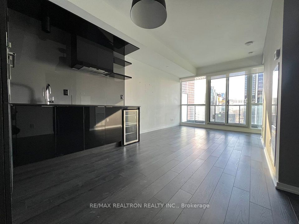 70 Temperance Street 4707, Toronto, ON M5G 1P7 9