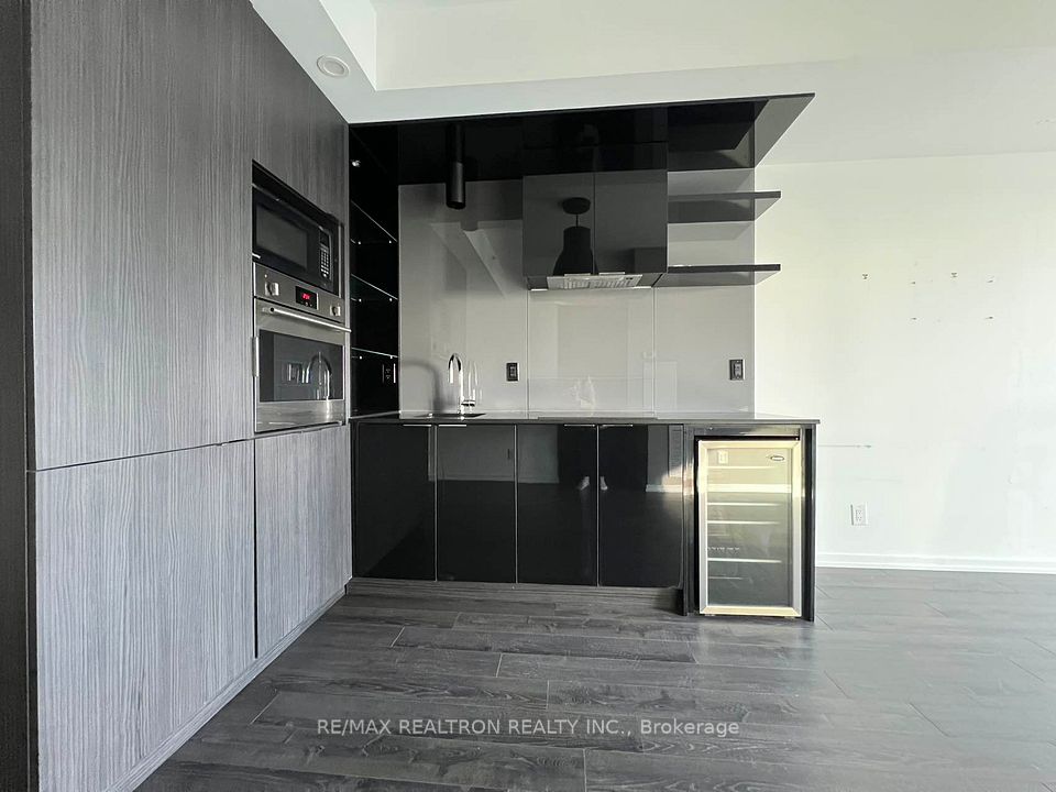 70 Temperance Street 4707, Toronto, ON M5G 1P7 3