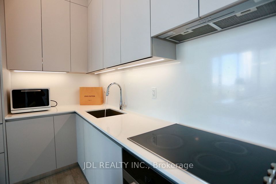 8 Cumberland Street 5105, Toronto, ON M4W 0B6 22