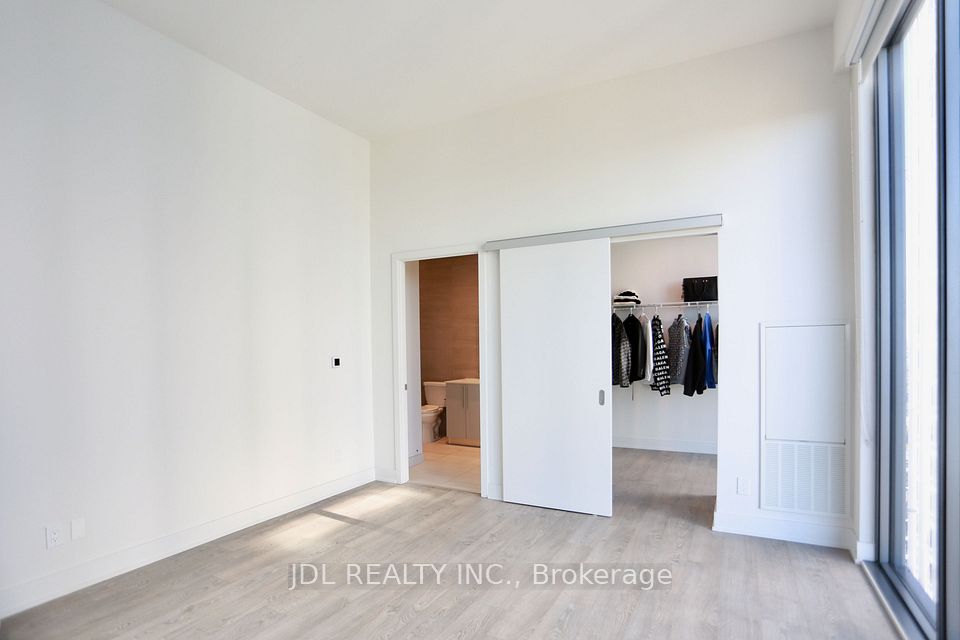 8 Cumberland Street 5105, Toronto, ON M4W 0B6 8