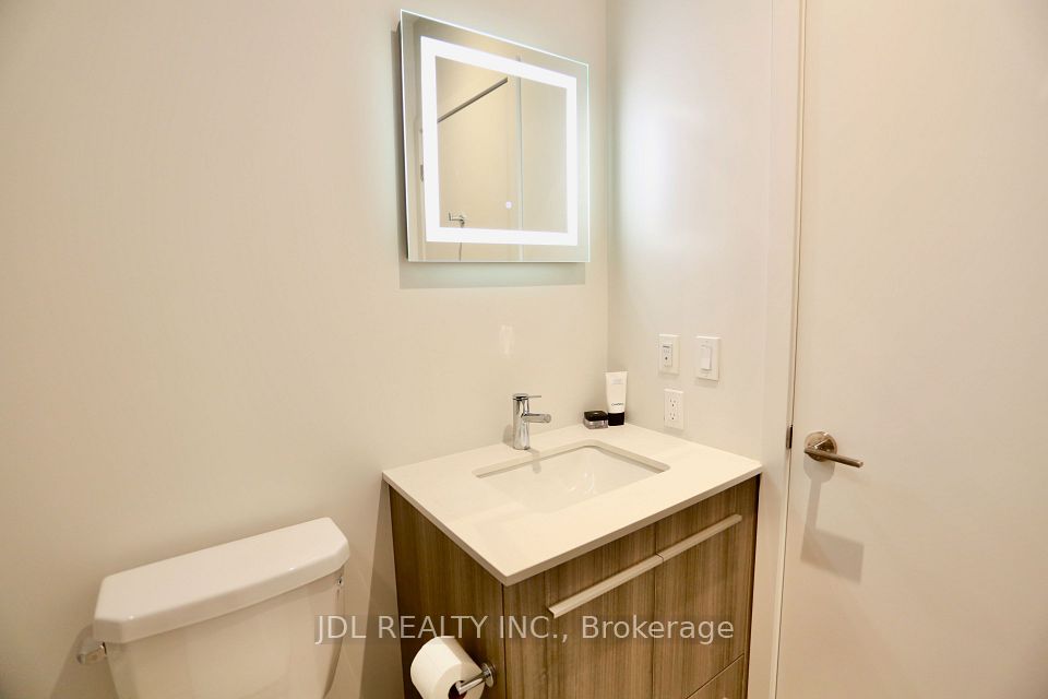 8 Cumberland Street 5105, Toronto, ON M4W 0B6 25
