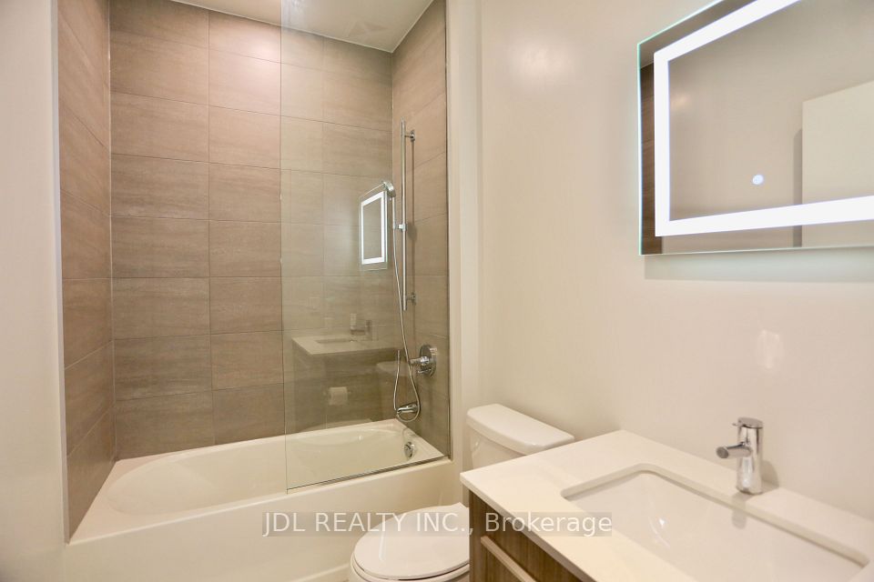 8 Cumberland Street 5105, Toronto, ON M4W 0B6 24