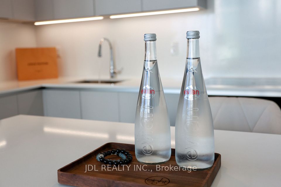 8 Cumberland Street 5105, Toronto, ON M4W 0B6 21