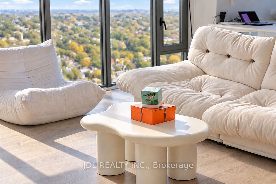 8 Cumberland Street 5105, Toronto, ON M4W 0B6 3