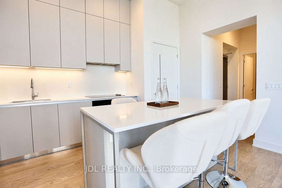 8 Cumberland Street 5105, Toronto, ON M4W 0B6 20