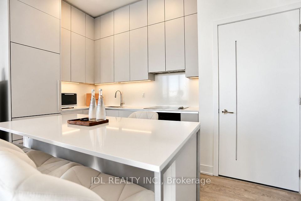 8 Cumberland Street 5105, Toronto, ON M4W 0B6 19