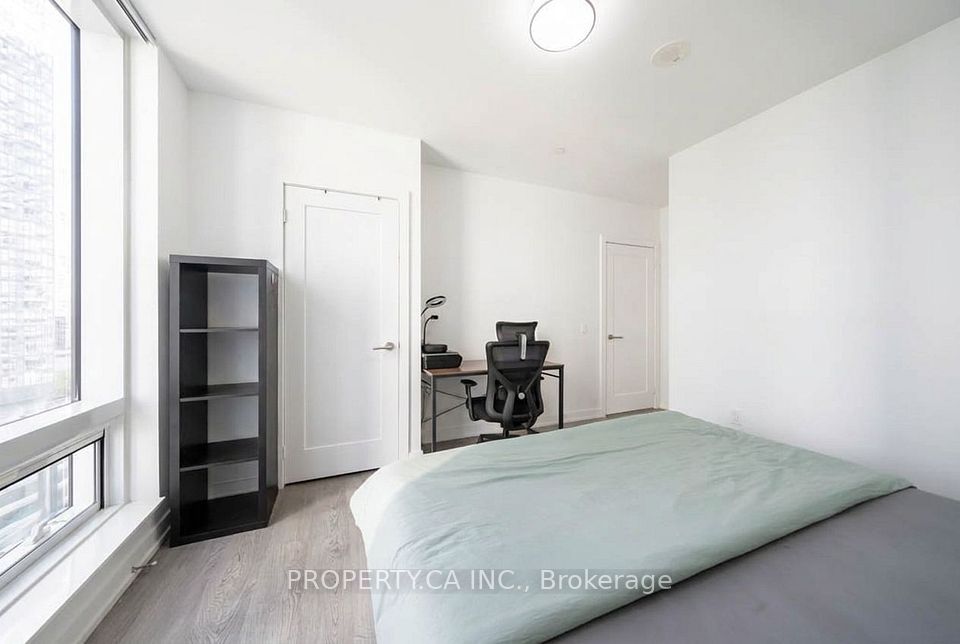 10 York Street 1903, Toronto, ON M5J 2Z2 8