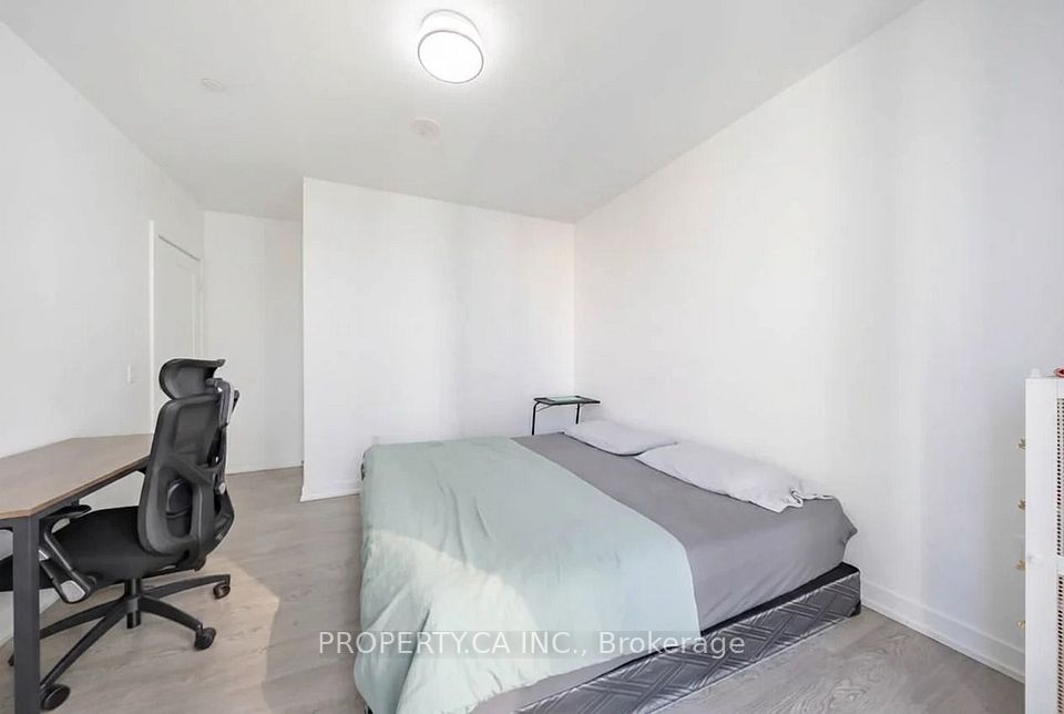 10 York Street 1903, Toronto, ON M5J 2Z2 7