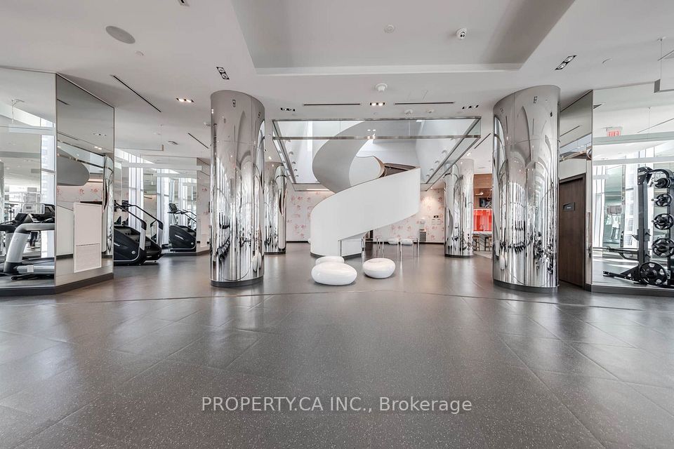 10 York Street 1903, Toronto, ON M5J 2Z2 24