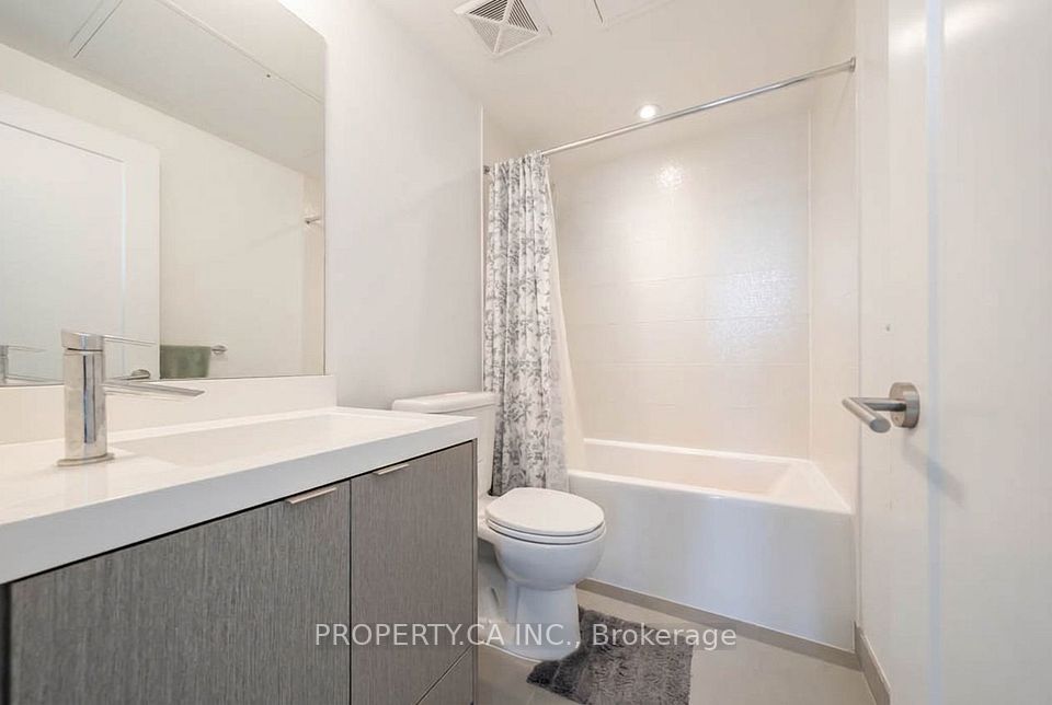 10 York Street 1903, Toronto, ON M5J 2Z2 13