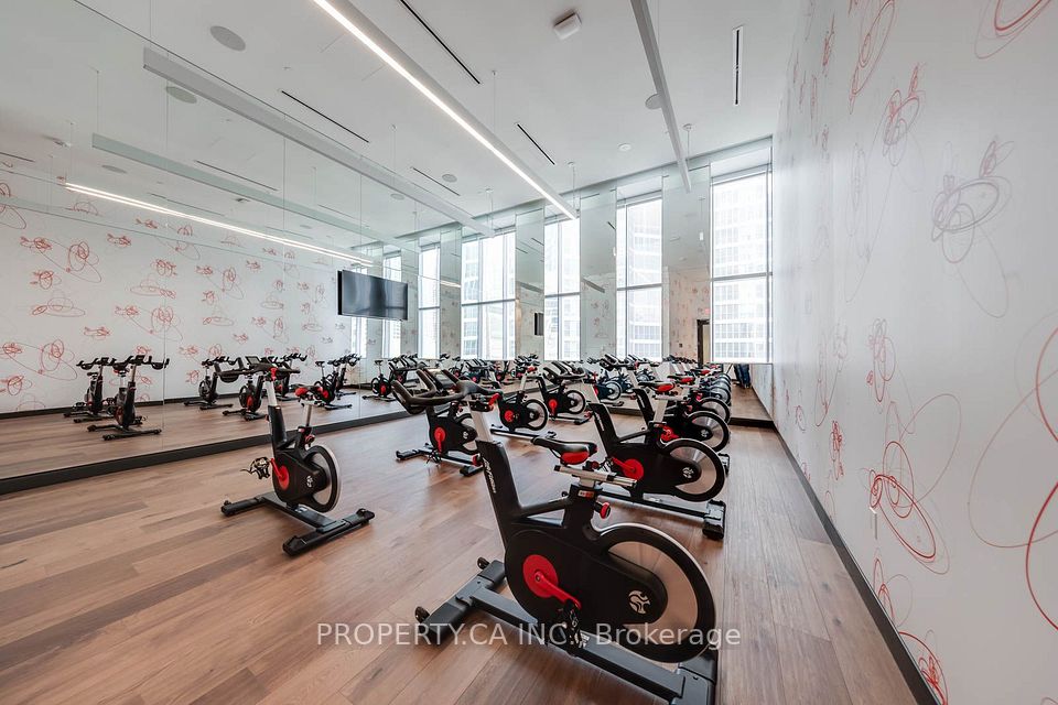 10 York Street 1903, Toronto, ON M5J 2Z2 23