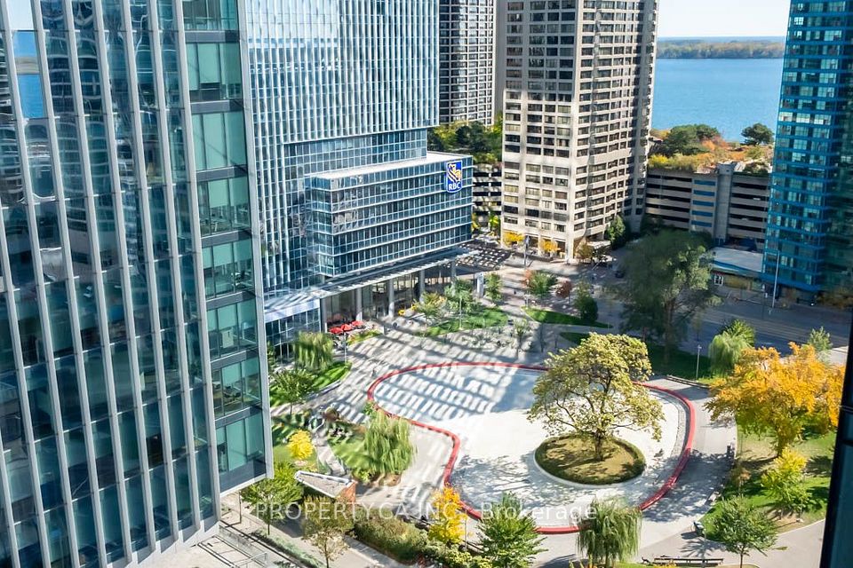 10 York Street 1903, Toronto, ON M5J 2Z2 18