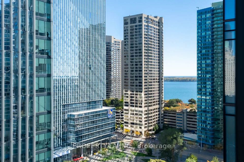 10 York Street 1903, Toronto, ON M5J 2Z2 19