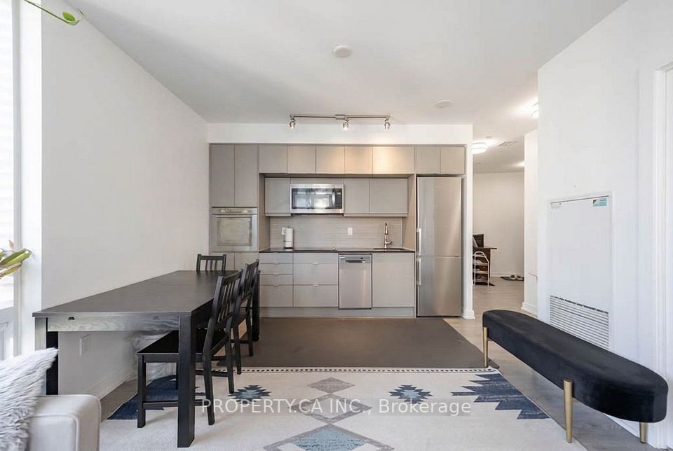 10 York Street 1903, Toronto, ON M5J 2Z2 4