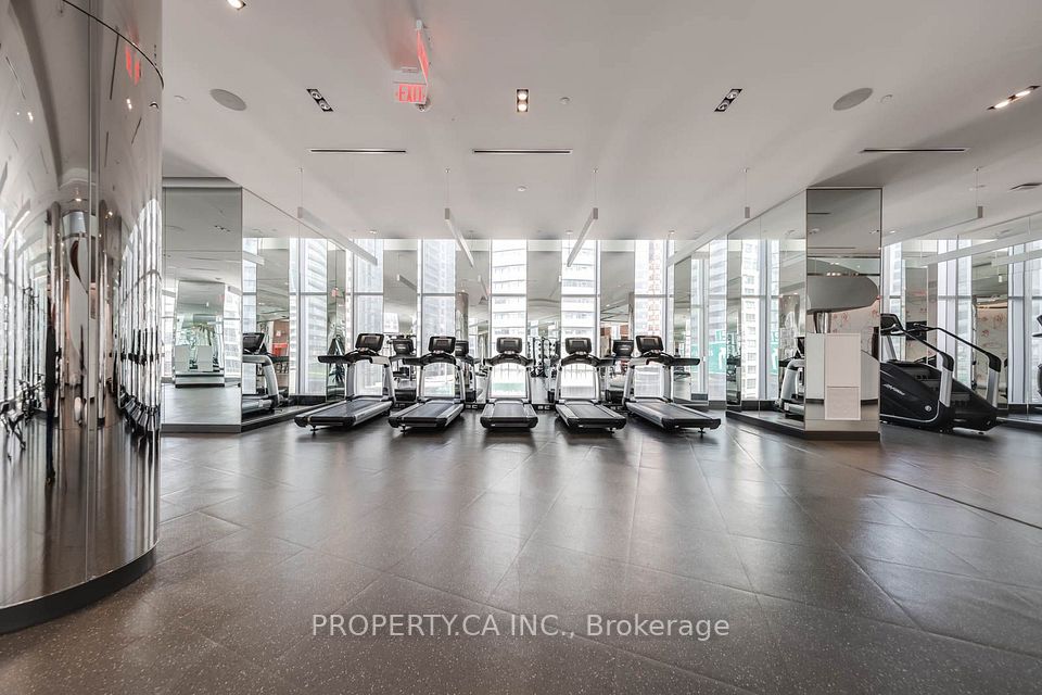 10 York Street 1903, Toronto, ON M5J 2Z2 21