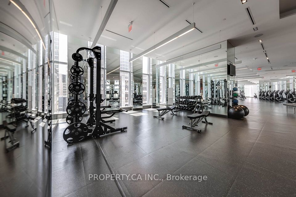 10 York Street 1903, Toronto, ON M5J 2Z2 20