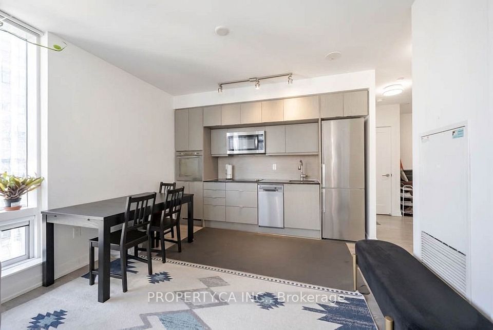 10 York Street 1903, Toronto, ON M5J 2Z2 6
