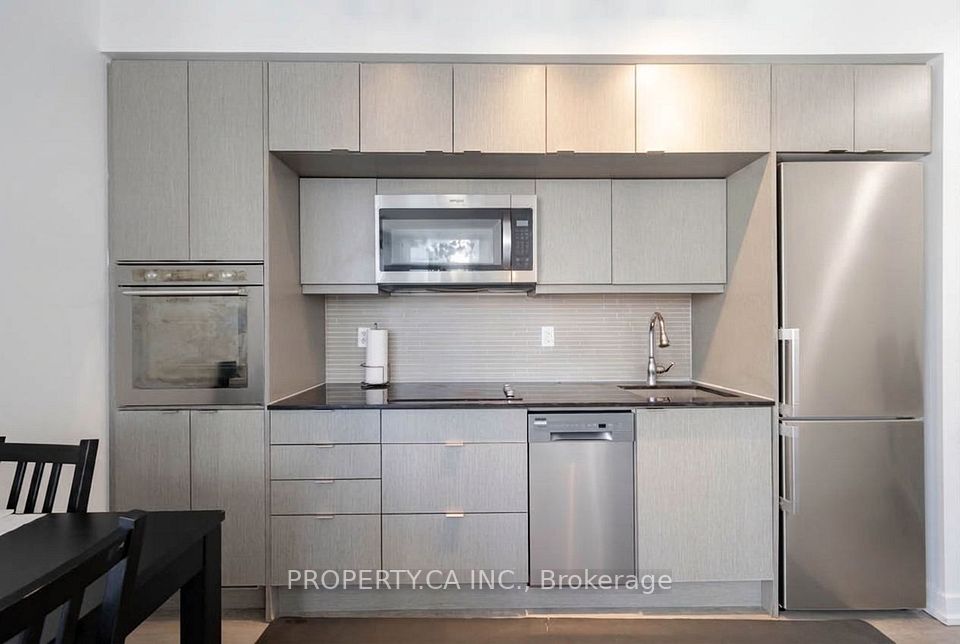 10 York Street 1903, Toronto, ON M5J 2Z2 5