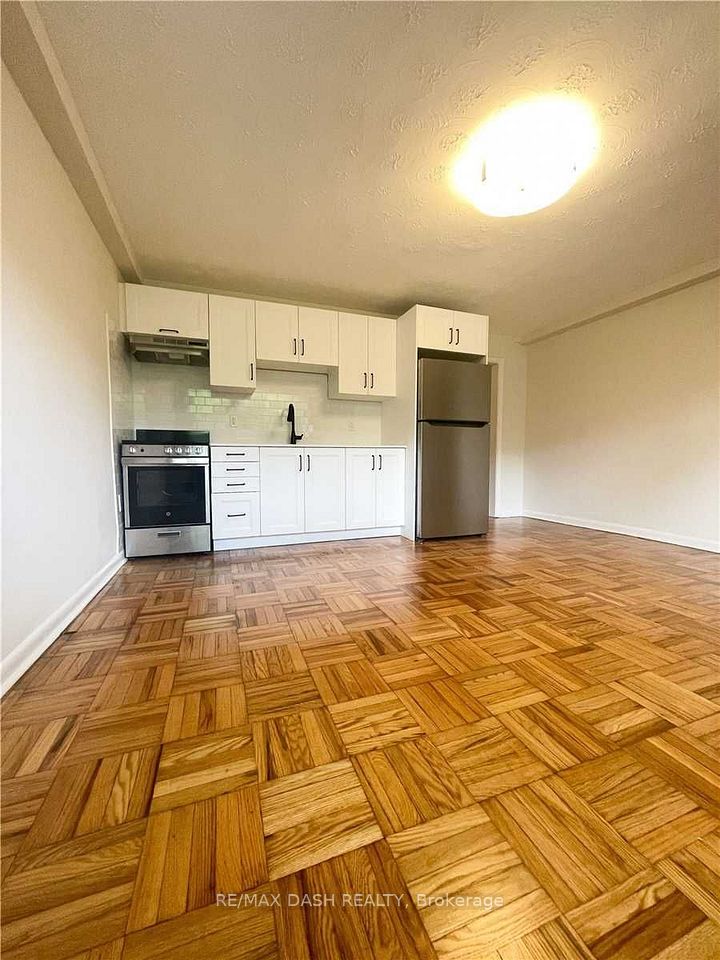 79 Greensides Avenue Lower, Toronto, ON M6G 3P8 4
