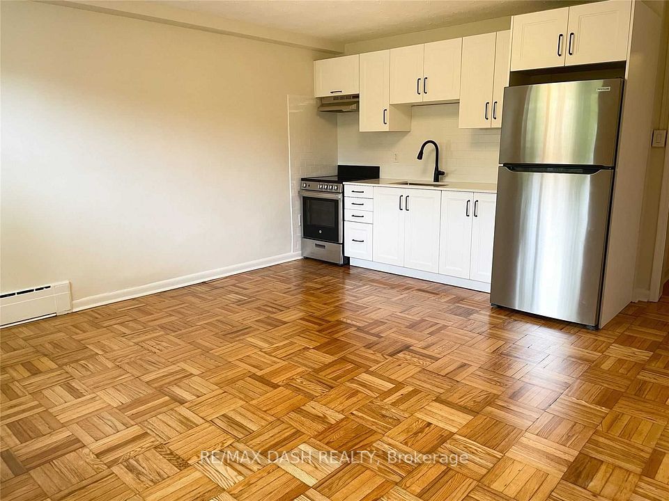 79 Greensides Avenue Lower, Toronto, ON M6G 3P8 5