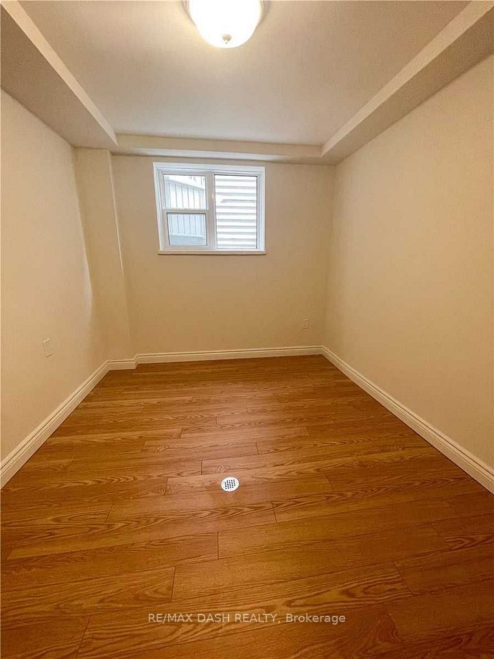 79 Greensides Avenue Lower, Toronto, ON M6G 3P8 8