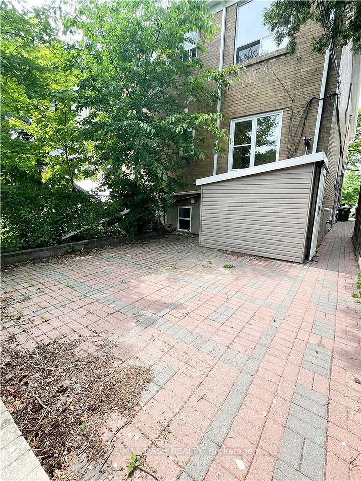 79 Greensides Avenue Lower, Toronto, ON M6G 3P8 12