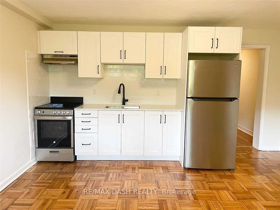 79 Greensides Avenue Lower, Toronto, ON M6G 3P8 6