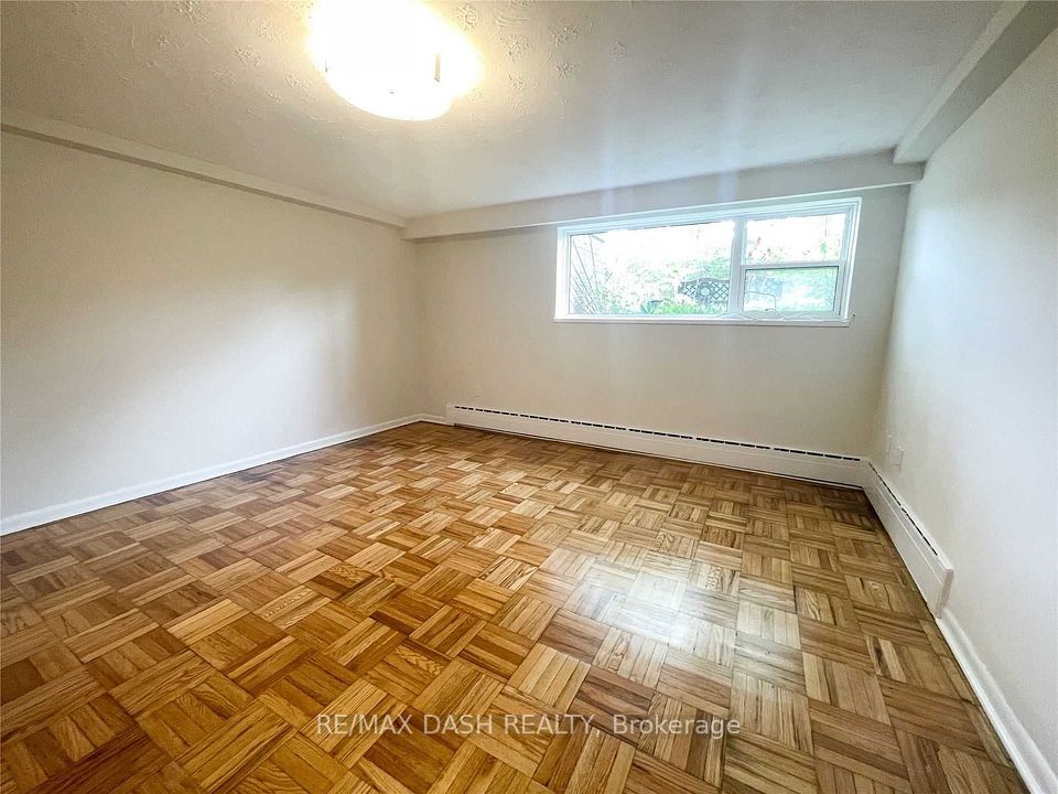 79 Greensides Avenue Lower, Toronto, ON M6G 3P8 7