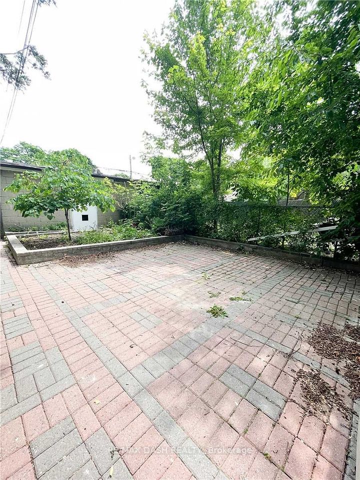 79 Greensides Avenue Lower, Toronto, ON M6G 3P8 11