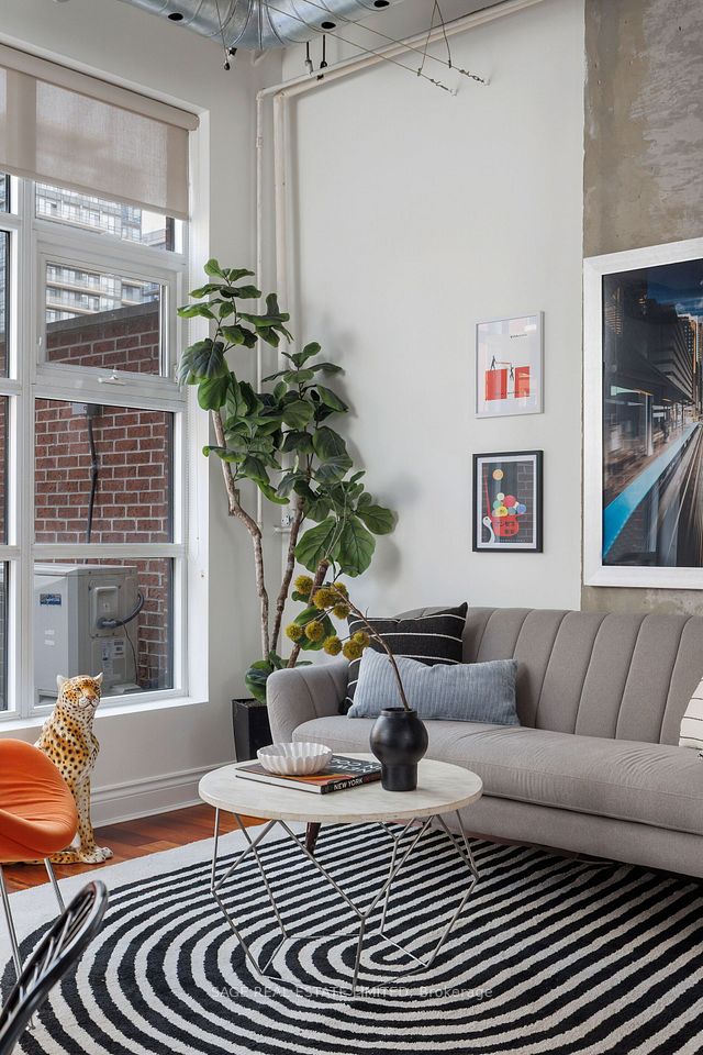 261 King Street E 402, Toronto, ON M5A 4T6 11