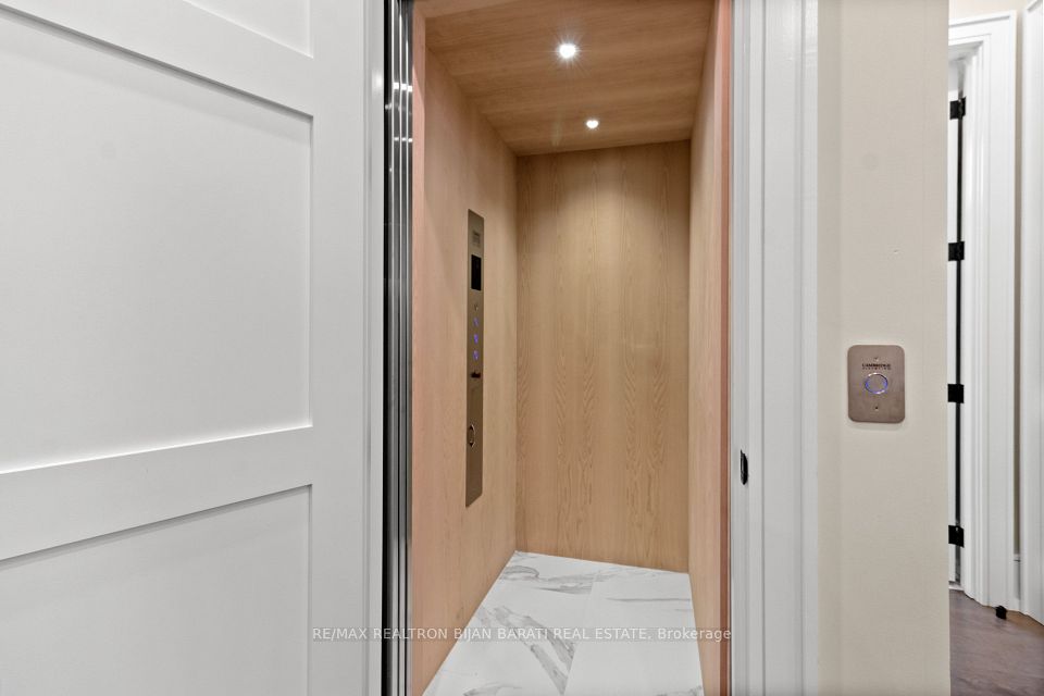 29 Ballyconnor Court, Toronto, ON M2M 4C6 8
