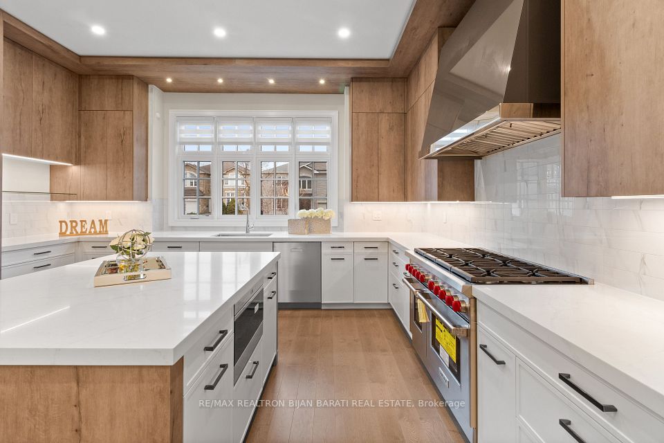 29 Ballyconnor Court, Toronto, ON M2M 4C6 4